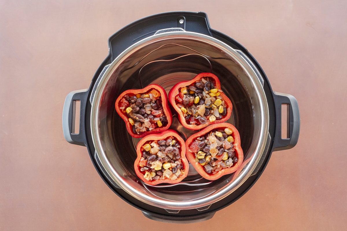 Slow Cooker Stuffed Red Peppers Tohd24 241445 Jackiealpers Before Cooking 04