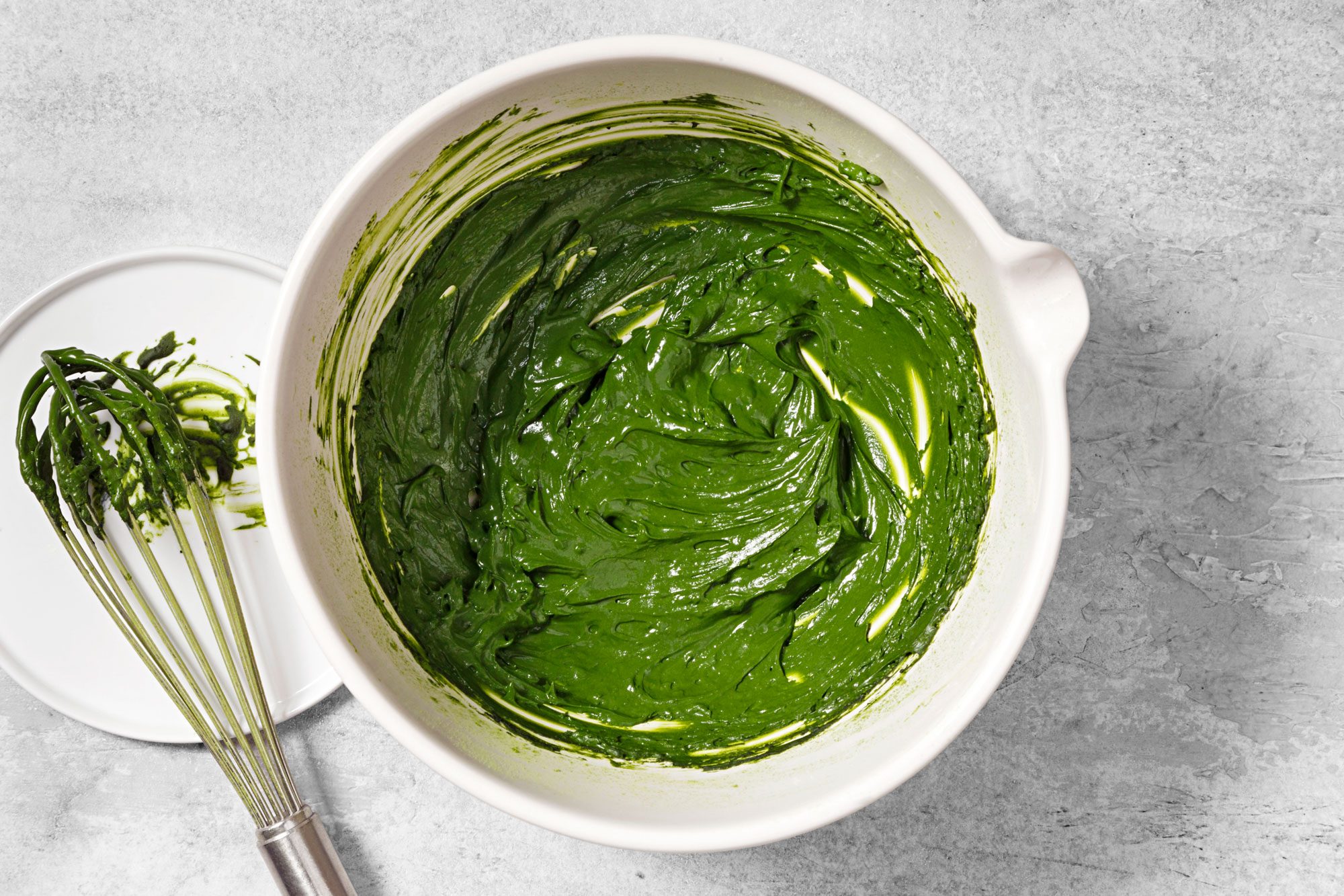 In a small bowl, combine heavy whipping cream, milk and vanilla. Sift in matcha and whisk until smooth