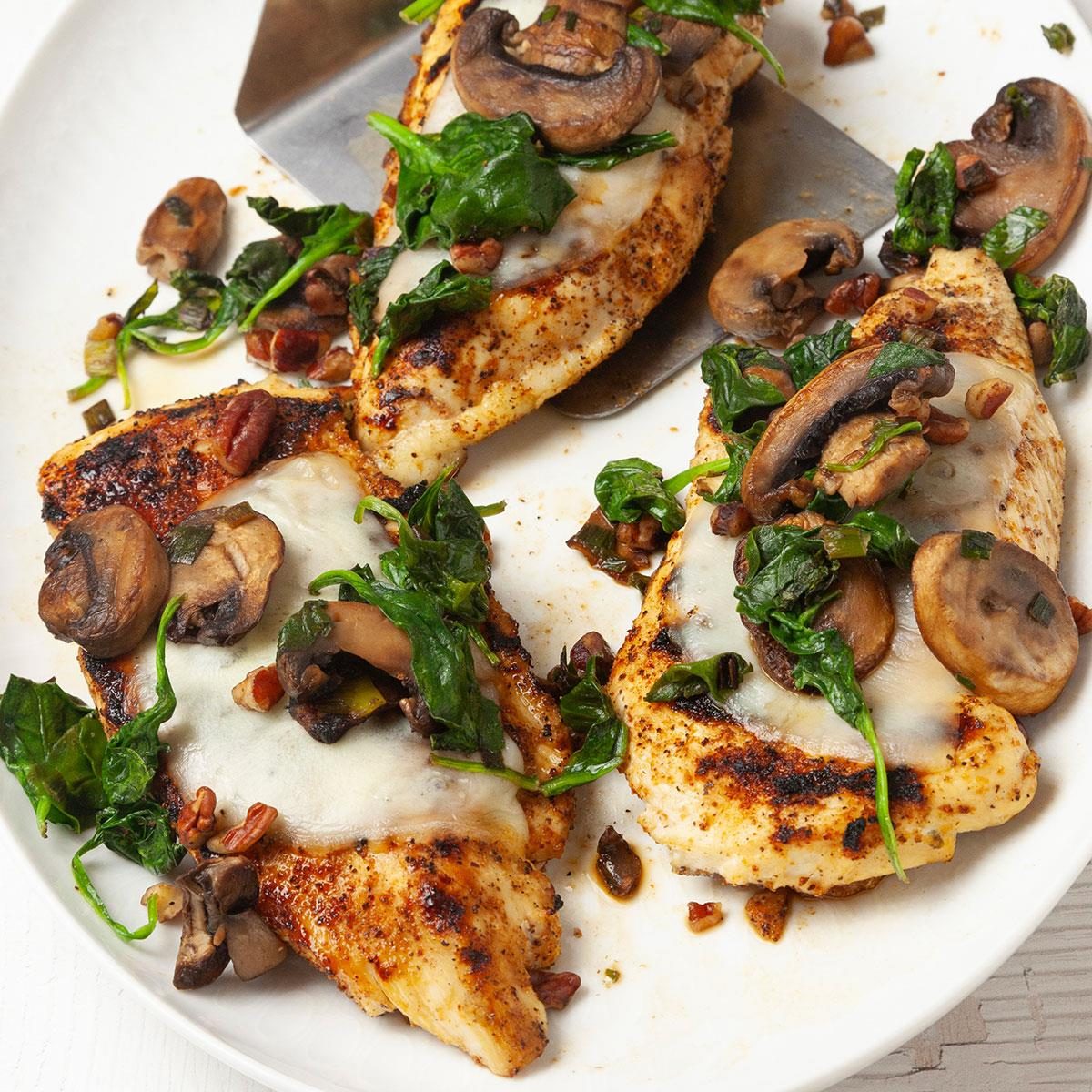 Spinach And Mushroom Smothered Chicken Exps Tohd24 39907 Sarahtramonte 5