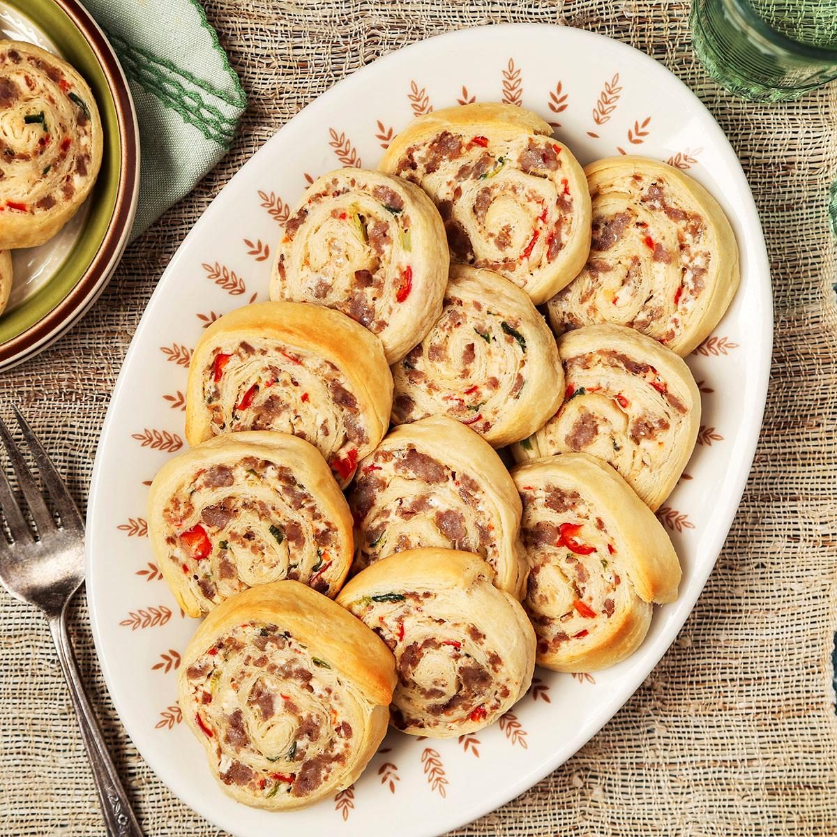 Make Ahead Sausage Pinwheels Exps Tohd25 195761 Jonathanmelendez 05