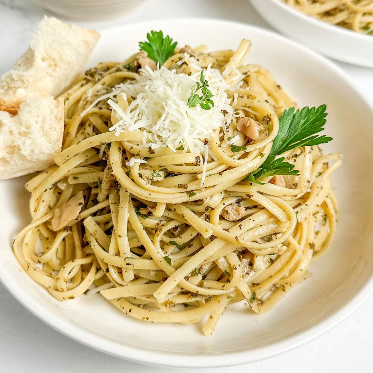 Pasta with White Clam Sauce