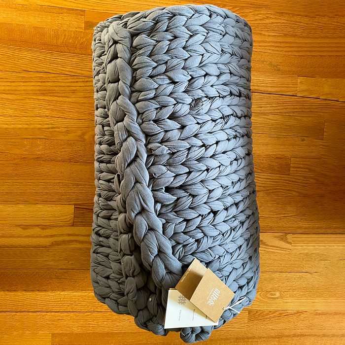 Toha25 Silk & Snow Hand Knit Weighted Blanket Katie Bandurski 01 Ssedit A