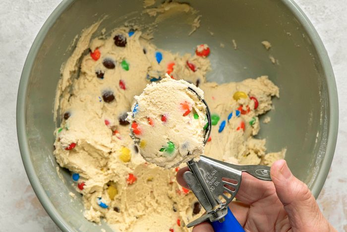 1/4 cupfuls of the cookie dough shaped into balls