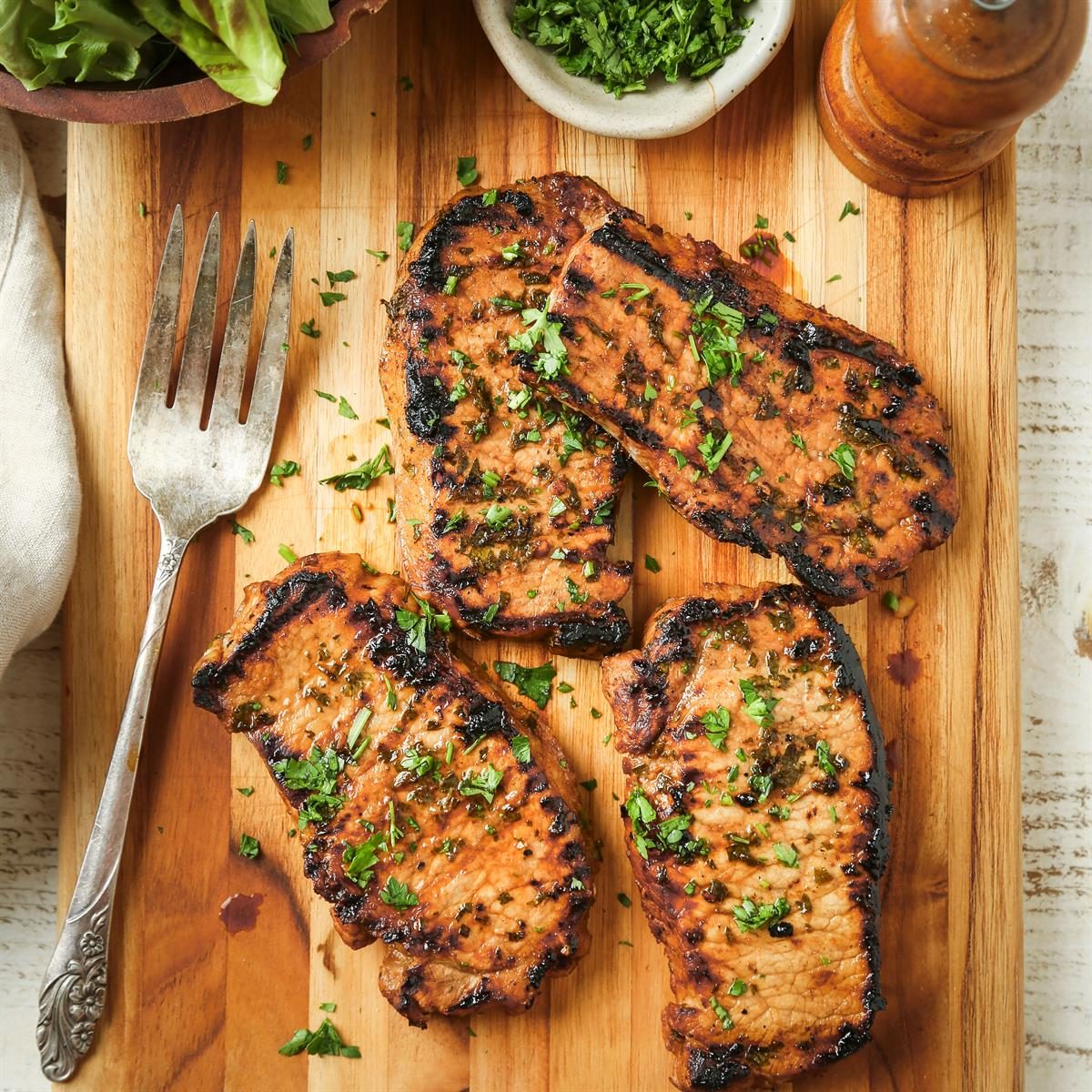 Favorite Grilled Pork Chops Exps Tohd25 25151 Jonathanmelendez 02