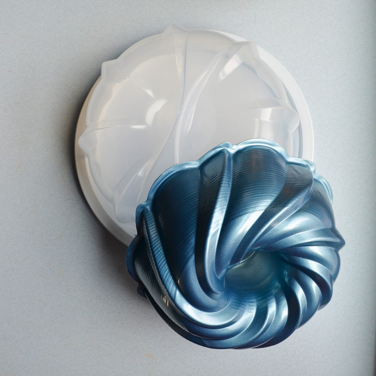 Toha25 Nordic Ware Bundt Pan Keeper Set Emily Way 02 Ssedit