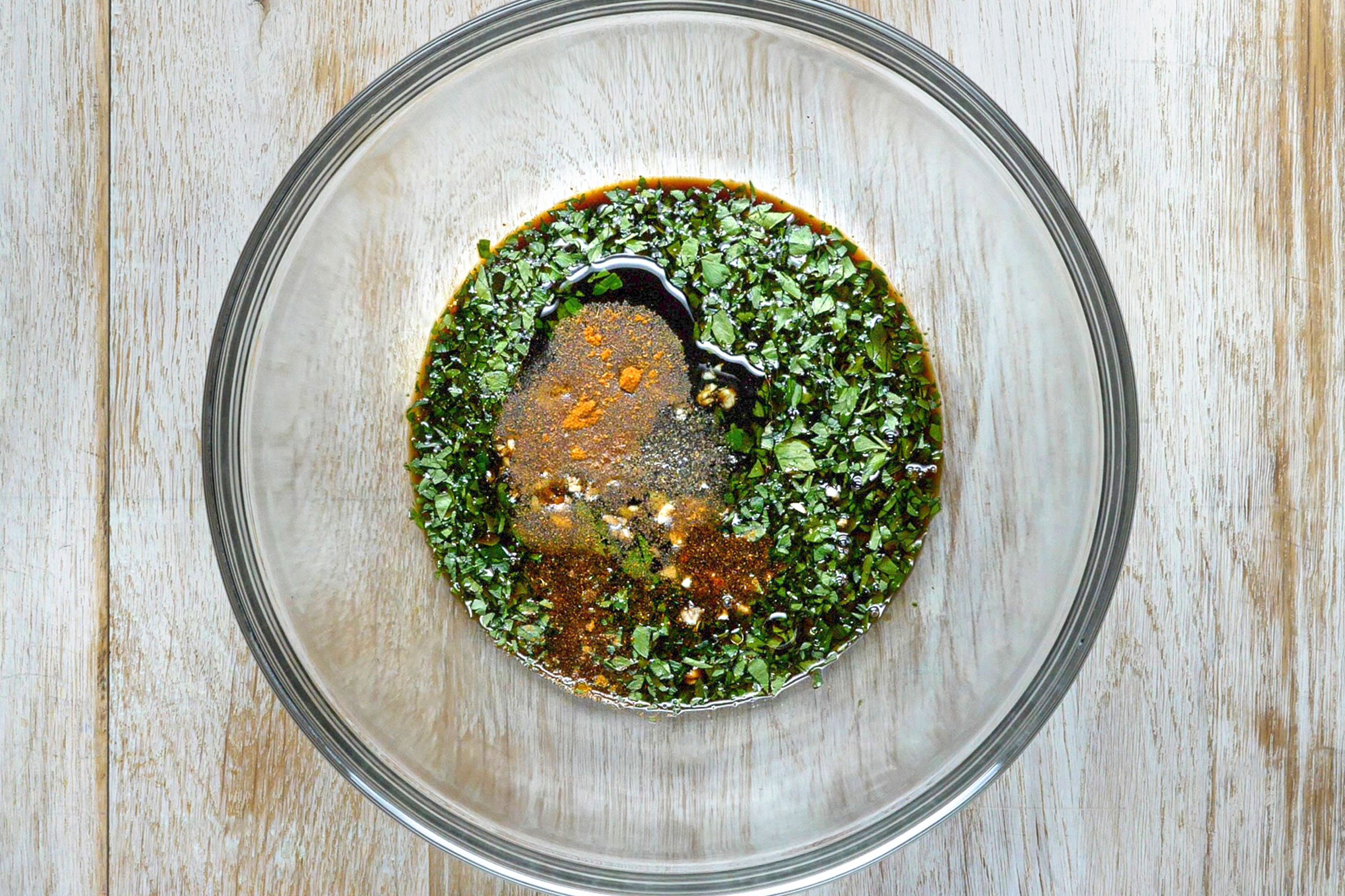 Combined the Worcestershire sauce, fresh parsley, balsamic vinegar, soy sauce, olive oil, garlic, black pepper and cayenne In a large bowl.