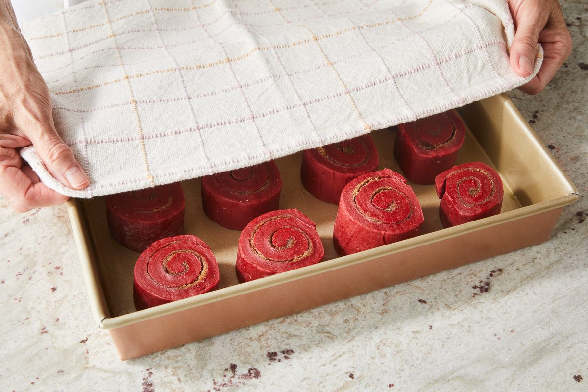 baking pan being covered with kitchen towel