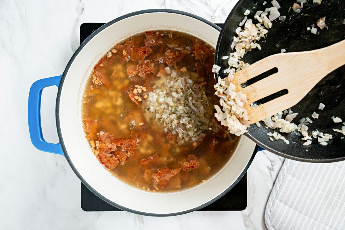 Stir onion mixture into pea mixture.