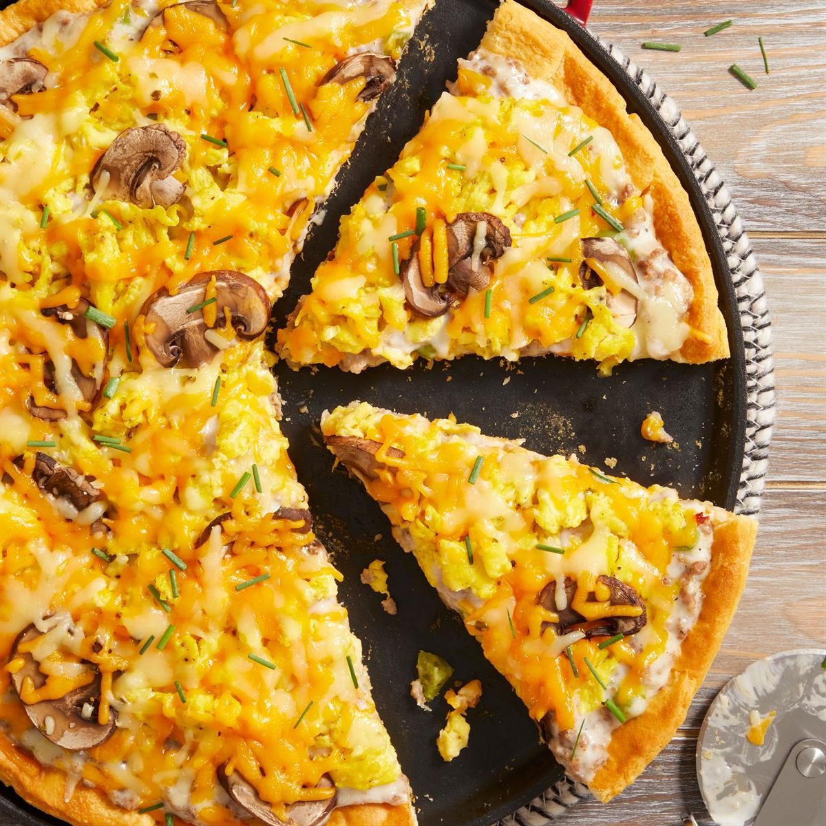 Egg Sausage Breakfast Pizza Exps Ft25 35335 Ac 0709 2