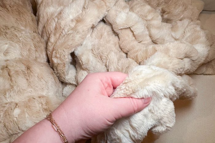 Toh25 The Original Lola Blanket Xl Mary Henn 04 Ssedit