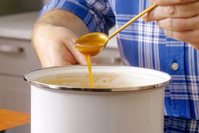 Turkey Gravy Tohvs23 39744 Mf 10 10 Makeaheadturkeygravy 9b