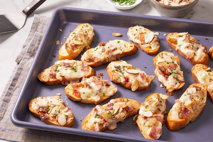 Almond Bacon Cheese Crostini Ft25 35468 Jr 1017 2