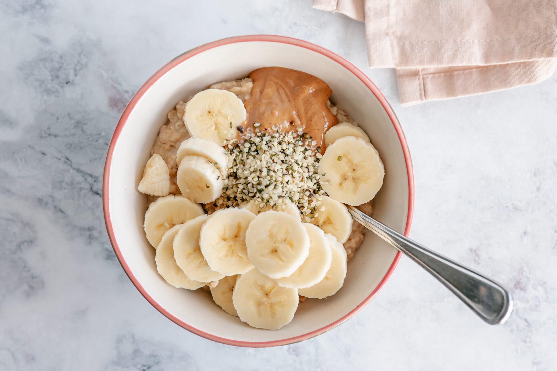 Oatmeal with banana, peanut butter and hemp seeds